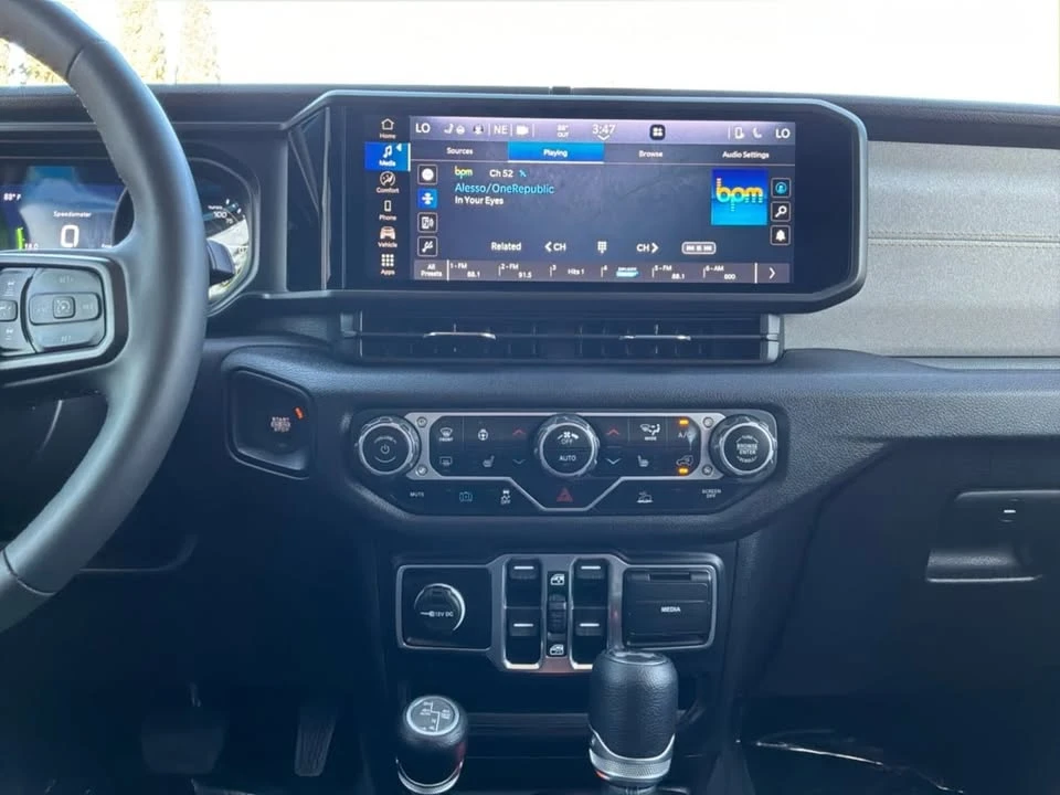 2024 Jeep JL Wrangler - Image 15 of 20