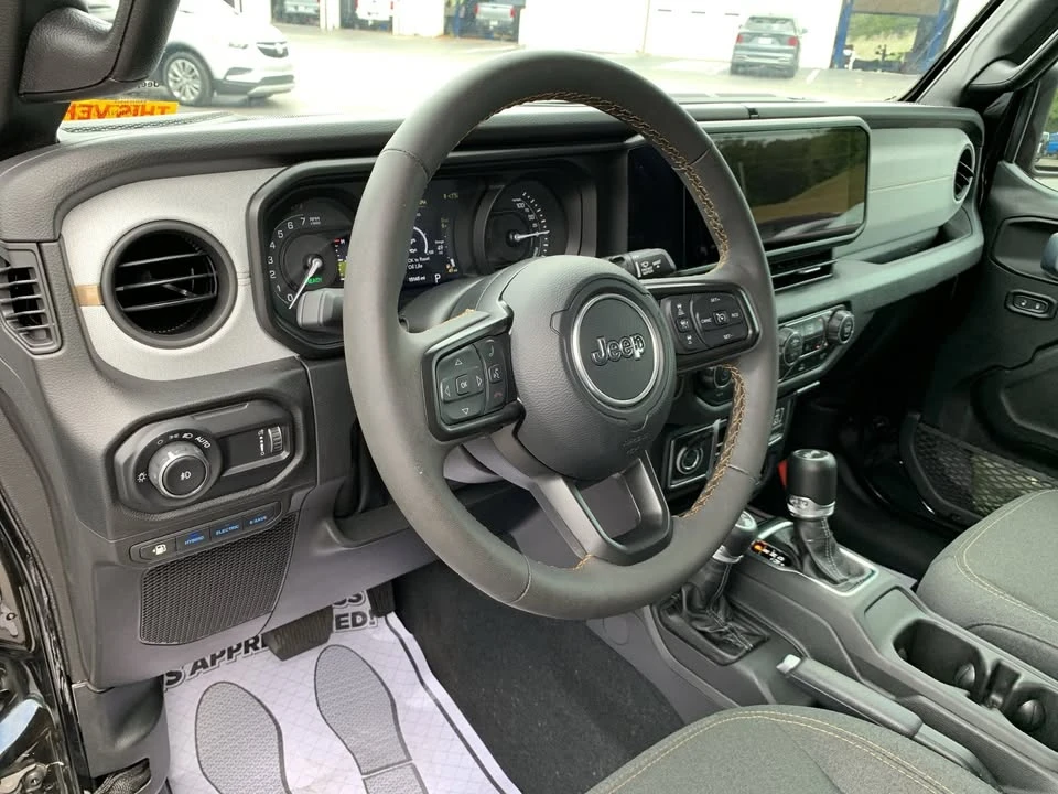 2024 Jeep JL Wrangler - Image 15 of 20
