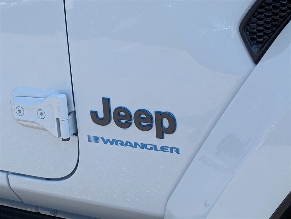 2024 Jeep JL Wrangler - Image 10 of 12