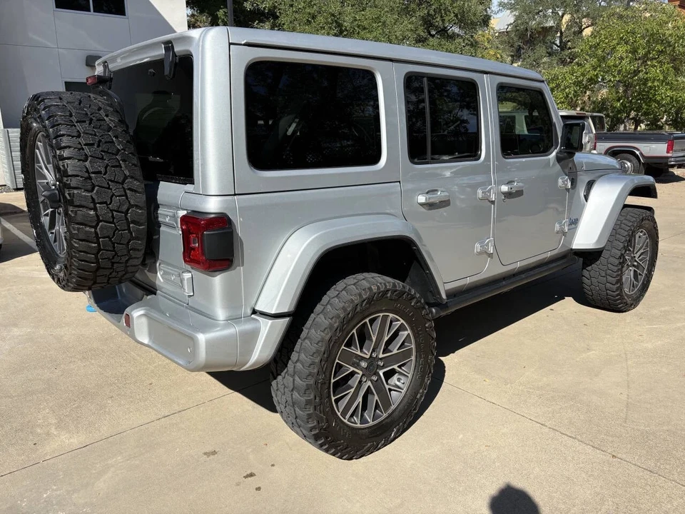 2024 Jeep JL Wrangler - Image 4 of 21