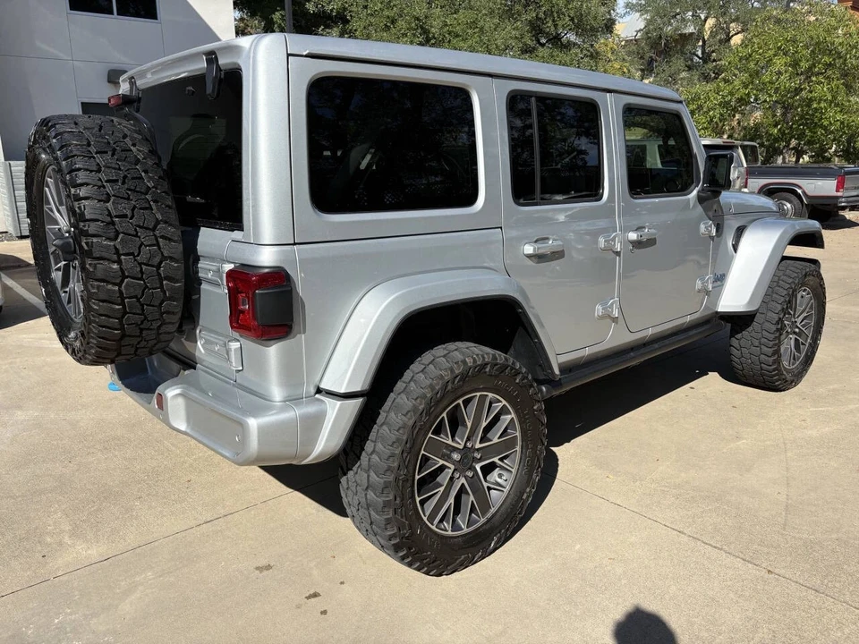 2024 Jeep JL Wrangler - Image 4 of 21