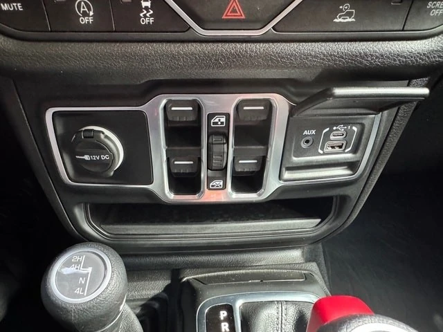 2024 Jeep JL Wrangler - Image 25 of 30