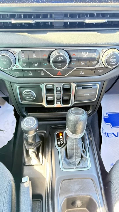 2024 Jeep JL Wrangler - Image 15 of 18