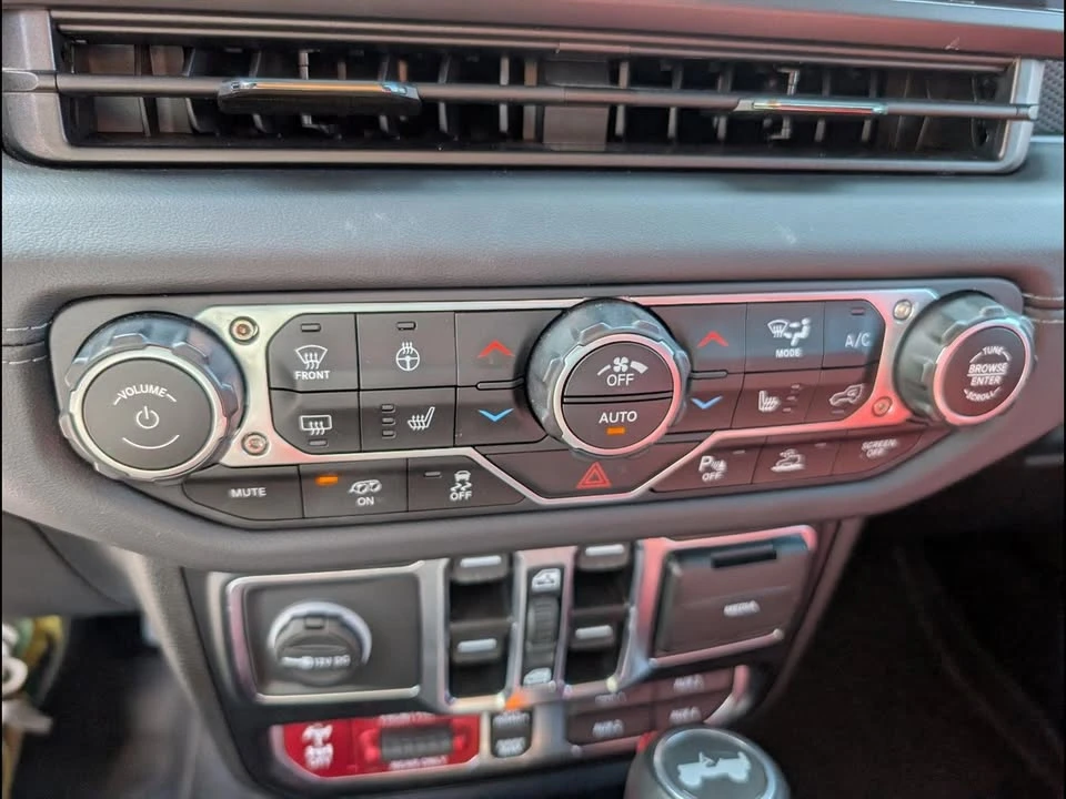 2024 Jeep JL Wrangler - Image 15 of 20