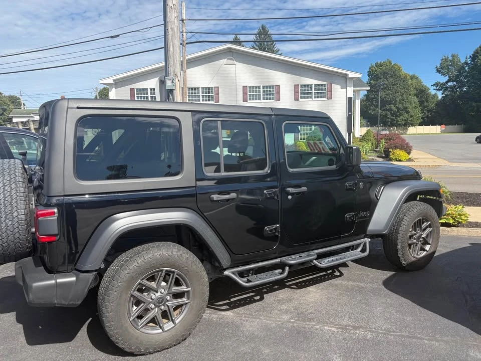 2024 Jeep JL Wrangler - Image 2 of 11