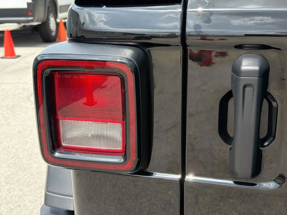 2024 Jeep JL Wrangler - Image 10 of 20