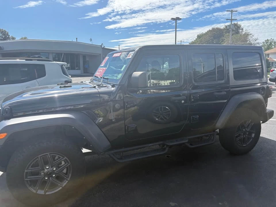 2024 Jeep JL Wrangler - Image 5 of 11