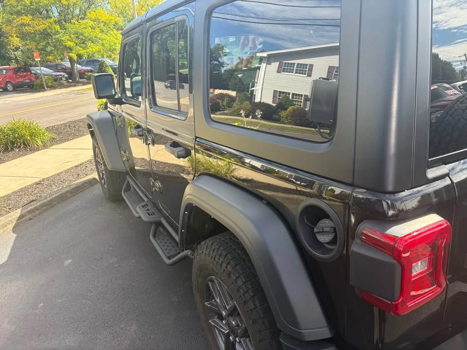 2024 Jeep JL Wrangler - Image 4 of 11