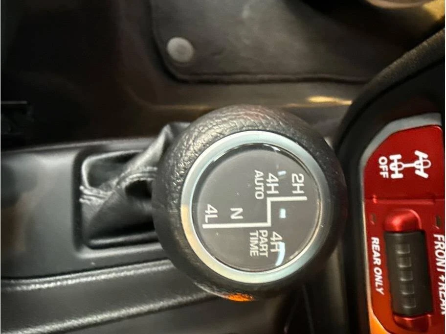 2024 Jeep JL Wrangler - Image 15 of 17