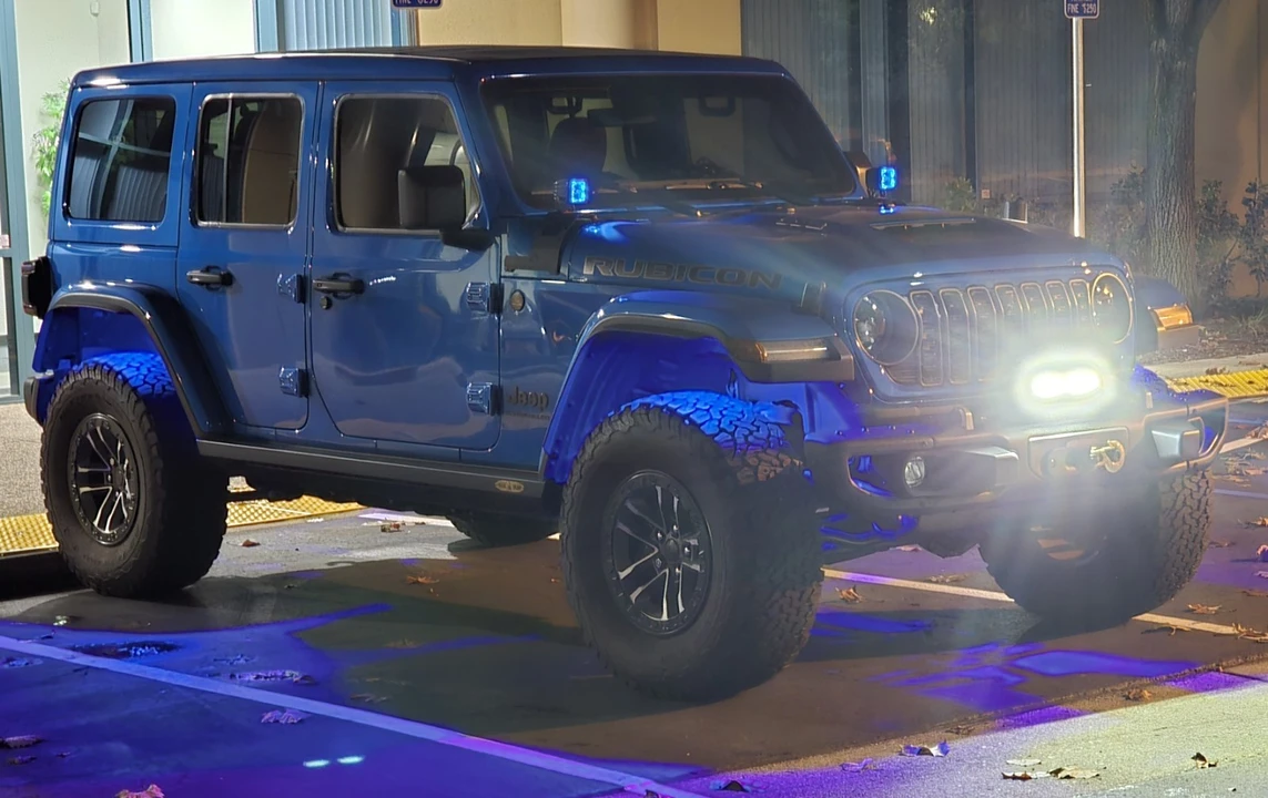 2024 Jeep JL Wrangler - Image 17 of 18