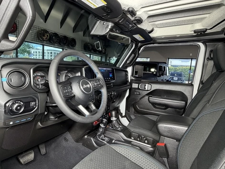 2024 Jeep JL Wrangler Rubicon 392 - Image 17 of 31