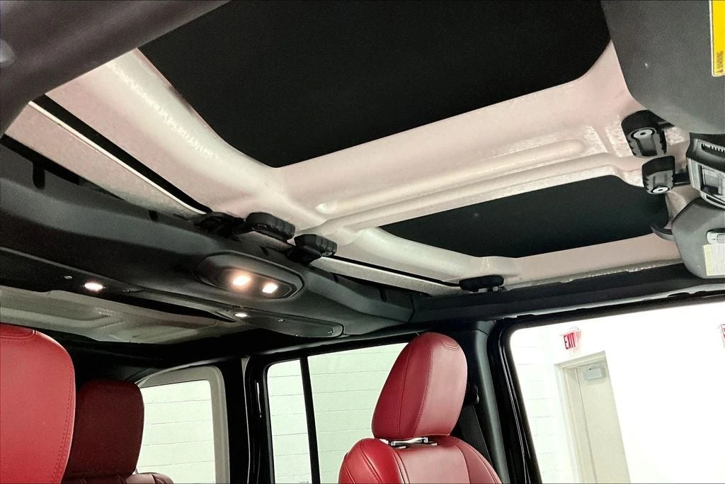2024 Jeep JL Wrangler - Image 19 of 31