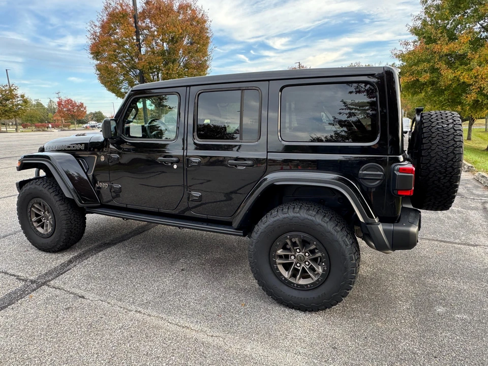 2024 Jeep JL Wrangler - Image 10 of 31