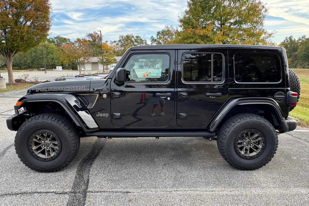 2024 Jeep JL Wrangler - Image 3 of 31