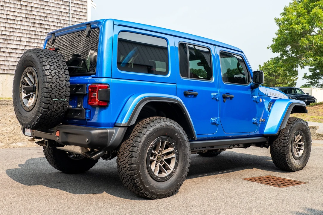 2024 Jeep JL Wrangler - Image 6 of 31