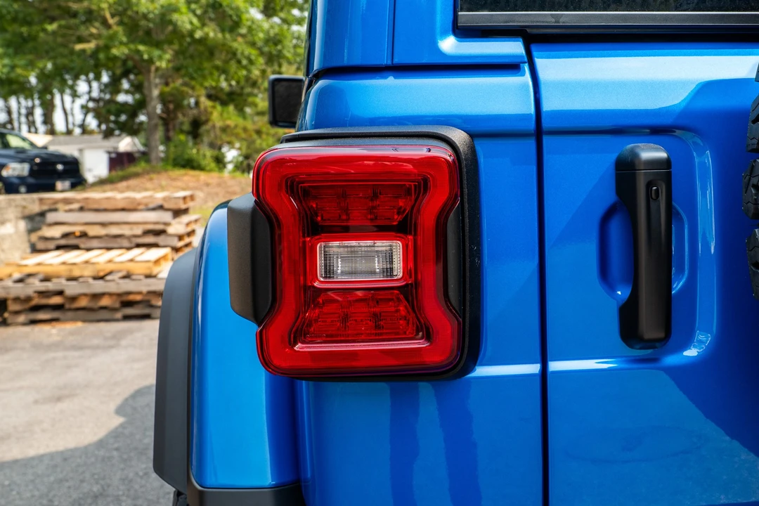 2024 Jeep JL Wrangler - Image 19 of 31