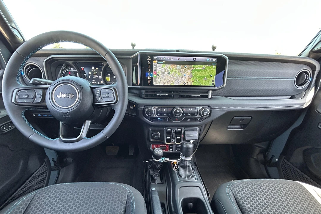 2024 Jeep JL Wrangler - Image 25 of 31