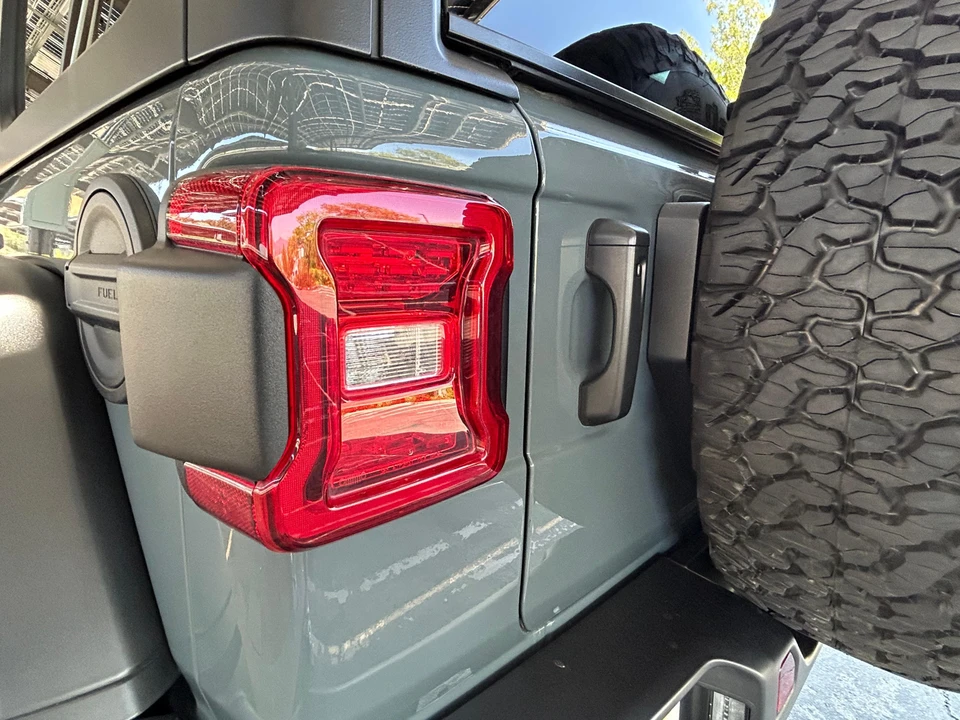 2024 Jeep JL Wrangler - Image 15 of 31