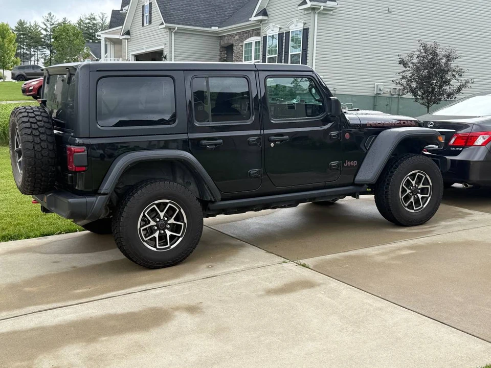 2024 Jeep JL Wrangler - Image 3 of 7