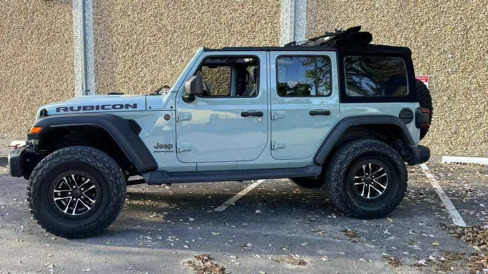 2024 Jeep JL Wrangler - Image 2 of 8