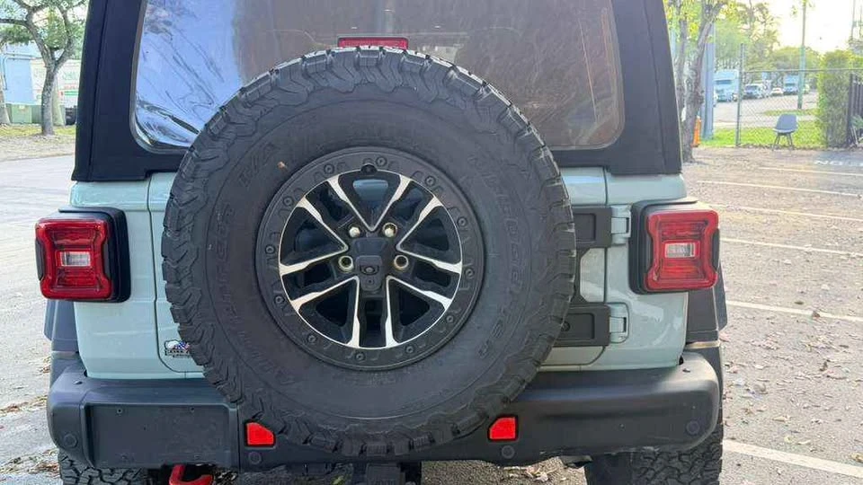2024 Jeep JL Wrangler - Image 5 of 8