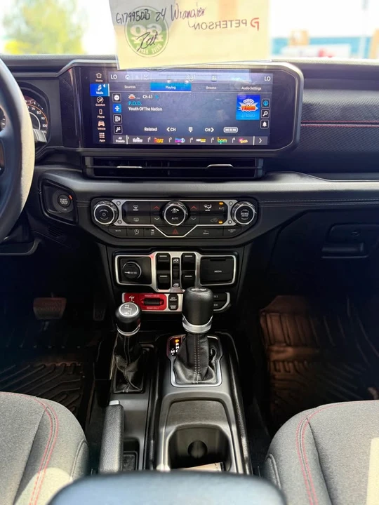 2024 Jeep JL Wrangler - Image 15 of 17