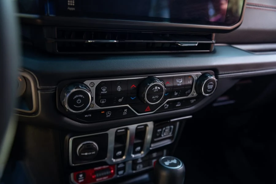 2024 Jeep JL Wrangler - Image 27 of 31