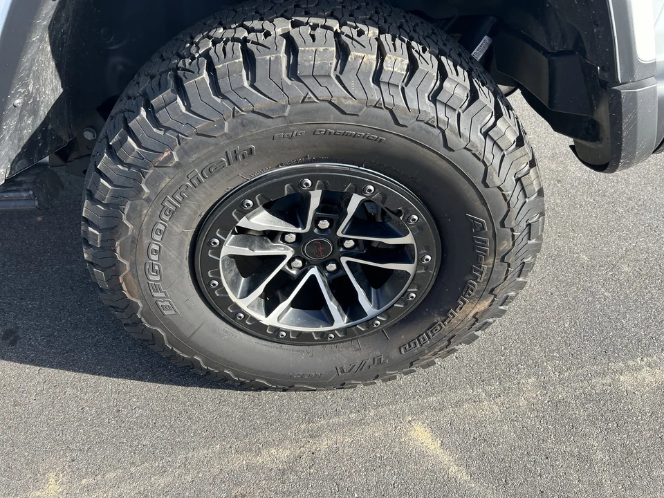 2024 Jeep JL Wrangler - Image 10 of 31