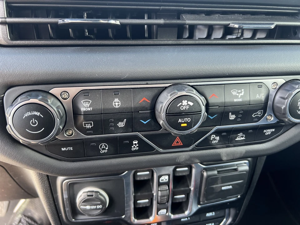 2024 Jeep JL Wrangler - Image 21 of 31