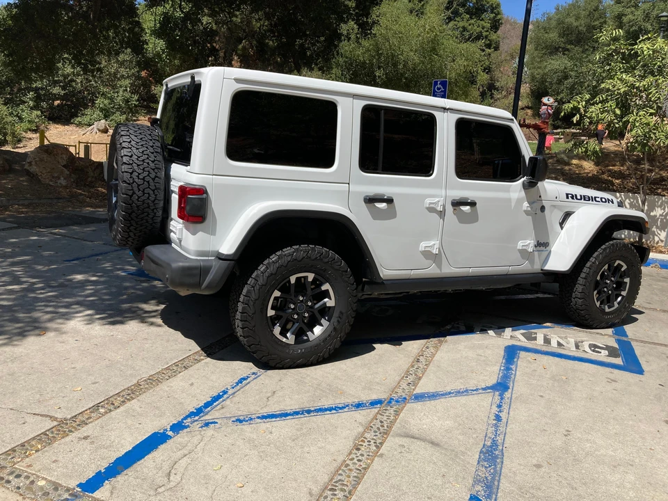 2024 Jeep JL Wrangler - Image 12 of 31