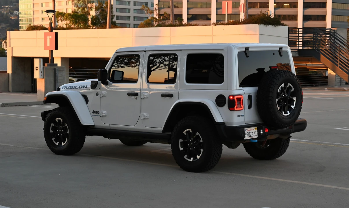2024 Jeep JL Wrangler - Image 9 of 31