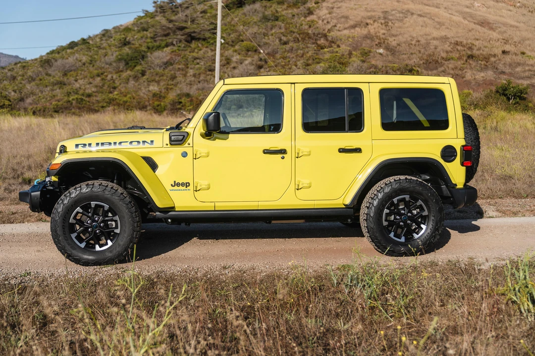 2024 Jeep JL Wrangler - Image 15 of 31