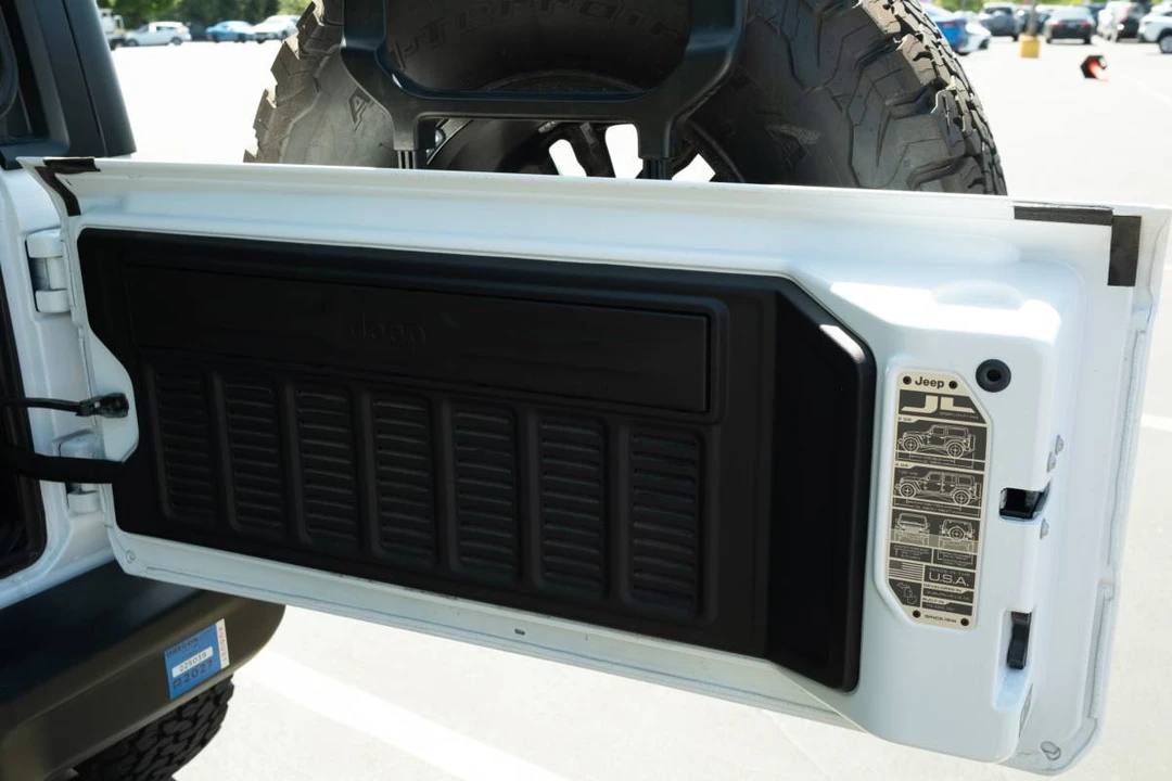 2024 Jeep JL Wrangler - Image 15 of 18