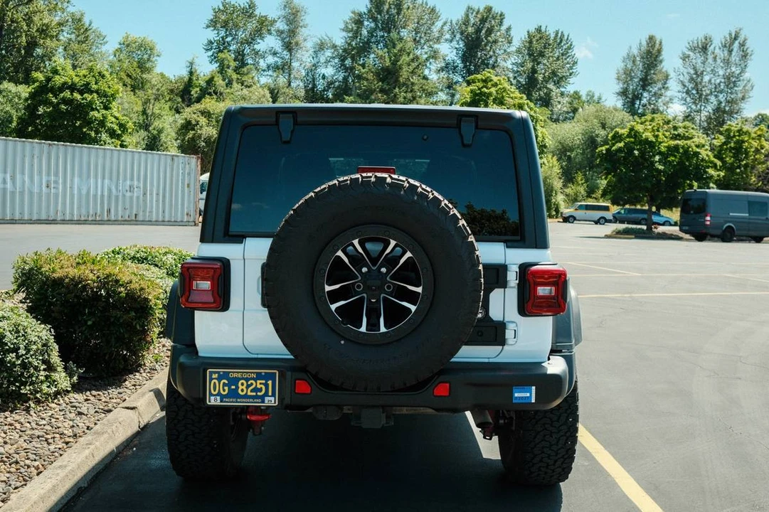 2024 Jeep JL Wrangler - Image 5 of 18