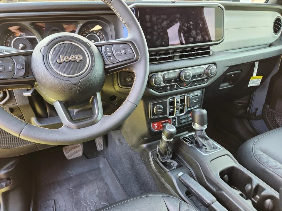 2024 Jeep JL Wrangler - Image 14 of 20