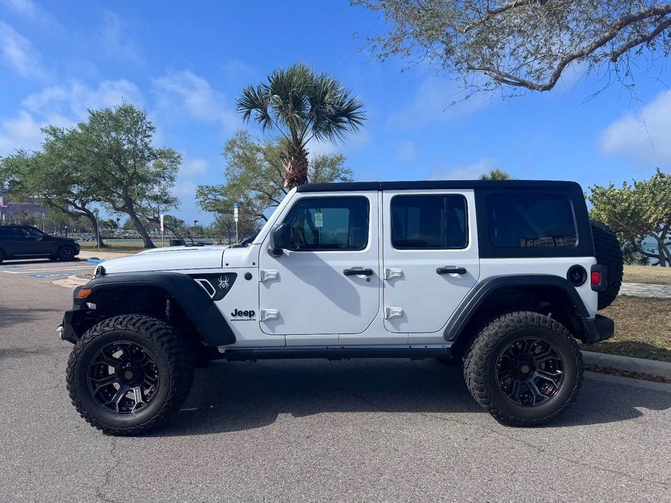 2024 Jeep JL Wrangler - Image 8 of 31