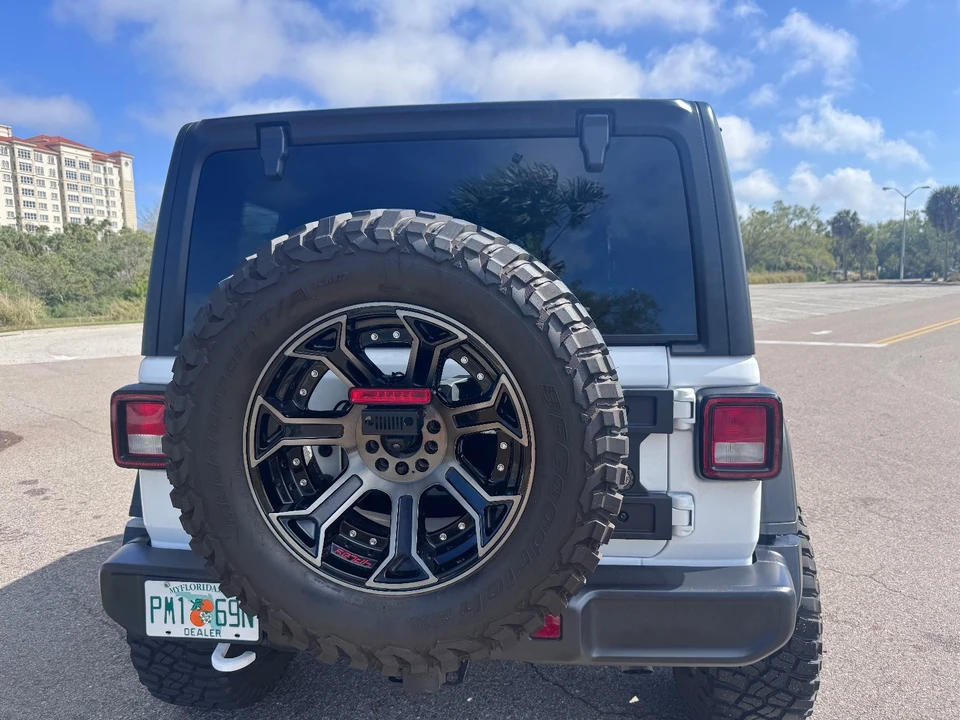 2024 Jeep JL Wrangler - Image 12 of 31