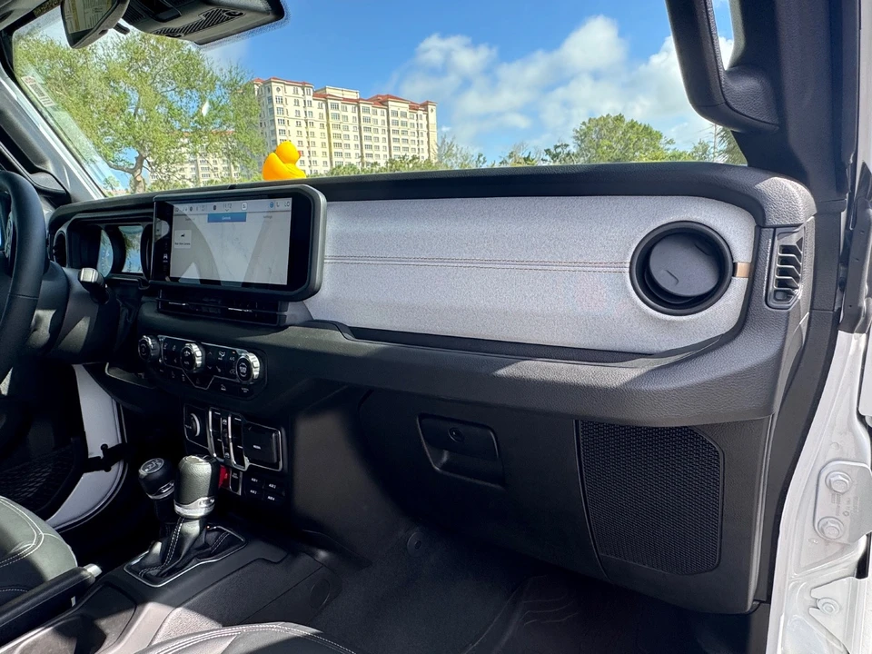 2024 Jeep JL Wrangler - Image 24 of 31