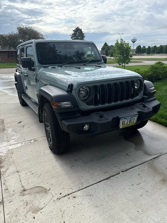 2024 Jeep JL Wrangler - Image 4 of 11