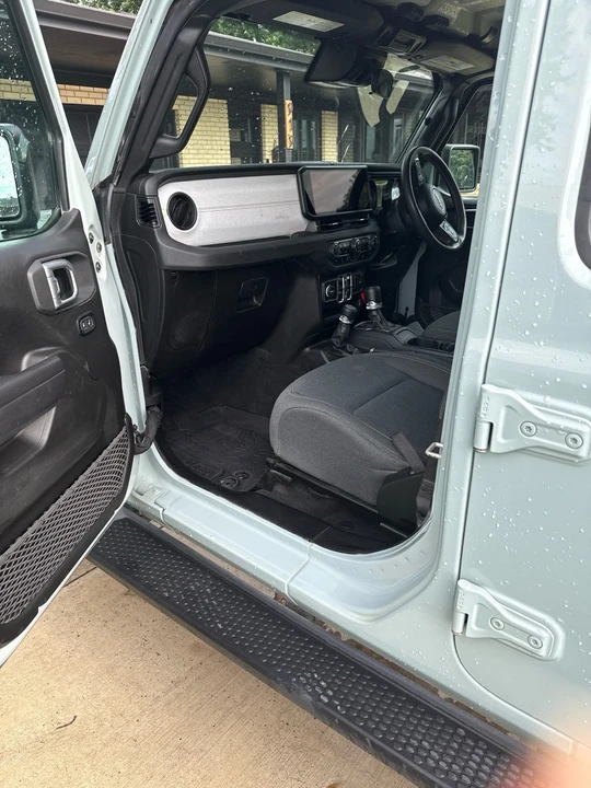 2024 Jeep JL Wrangler - Image 10 of 11