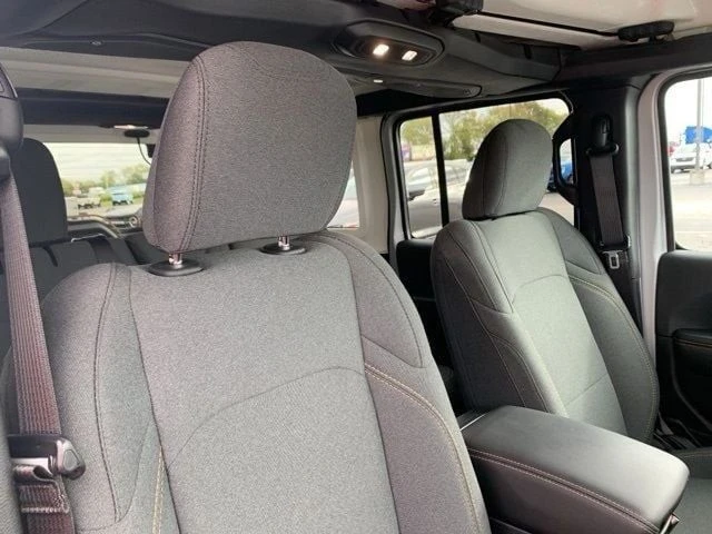 2024 Jeep JL Wrangler - Image 19 of 21