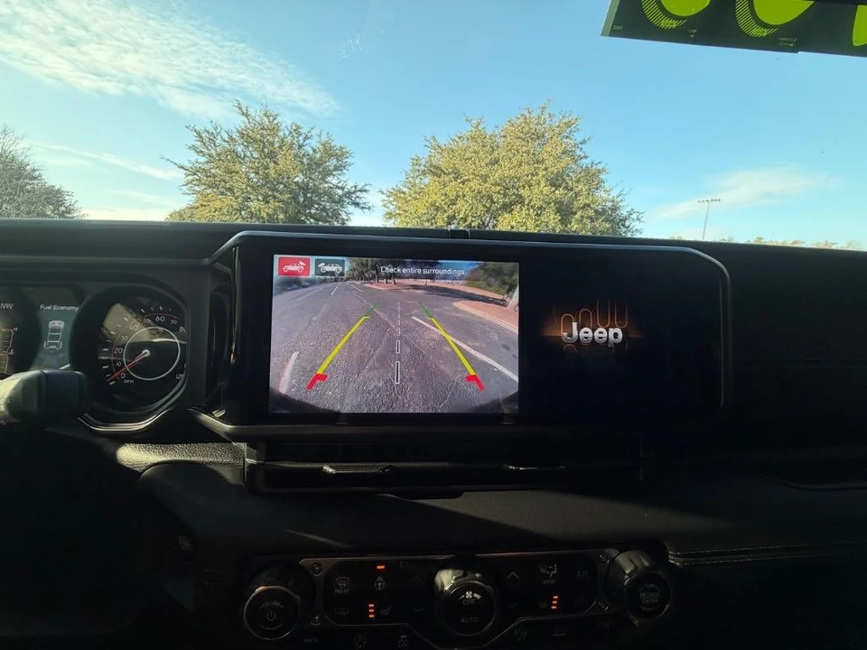 2024 Jeep JL Wrangler - Image 16 of 31