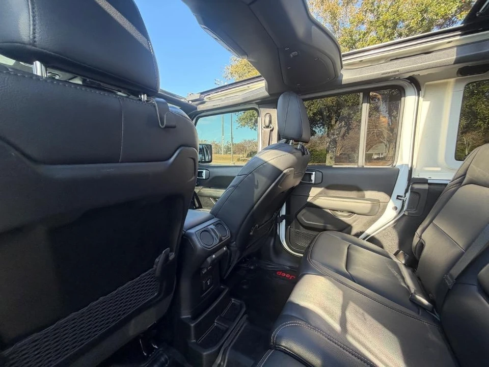 2024 Jeep JL Wrangler - Image 25 of 31