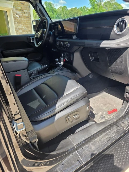 2024 Jeep JL Wrangler - Image 25 of 31