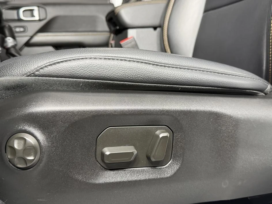 2024 Jeep JL Wrangler - Image 21 of 31