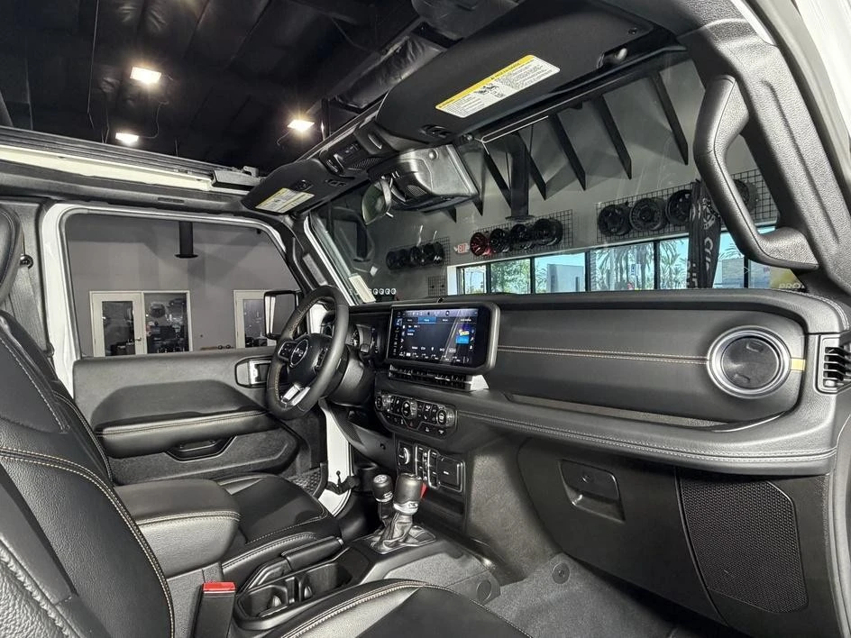 2024 Jeep JL Wrangler - Image 25 of 31