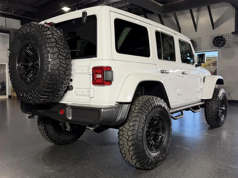2024 Jeep JL Wrangler - Image 18 of 31