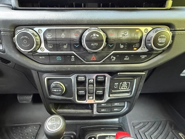 2024 Jeep JL Wrangler - Image 25 of 30