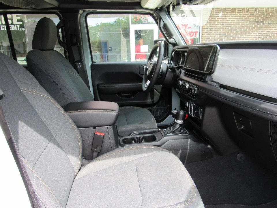 2024 Jeep JL Wrangler - Image 30 of 31