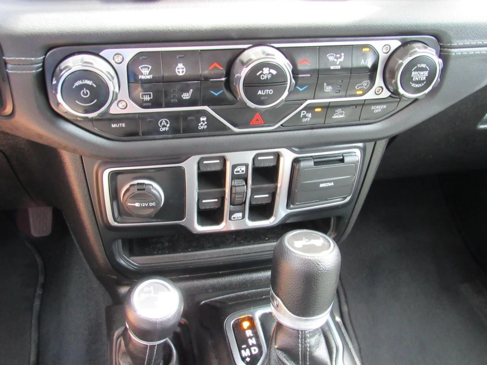 2024 Jeep JL Wrangler - Image 26 of 31